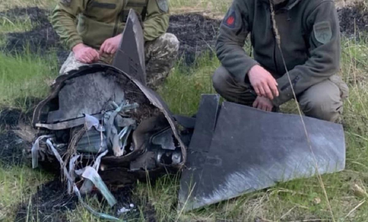 ВСУ показали обломки сбитой российской ракеты / фото facebook.com/PvkCenter ВСУ показали обломки сбитой российской ракеты / фото facebook.com/PvkCenter