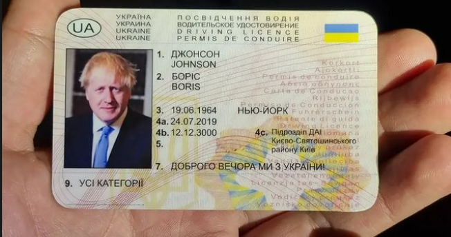 В Нідерландах за кермом зловили п'яного "Бориса Джонсона" / Фото: Instagram / Police Groningen Center В Нідерландах за кермом зловили п'яного "Бориса Джонсона" / Фото: Instagram / Police Groningen Center