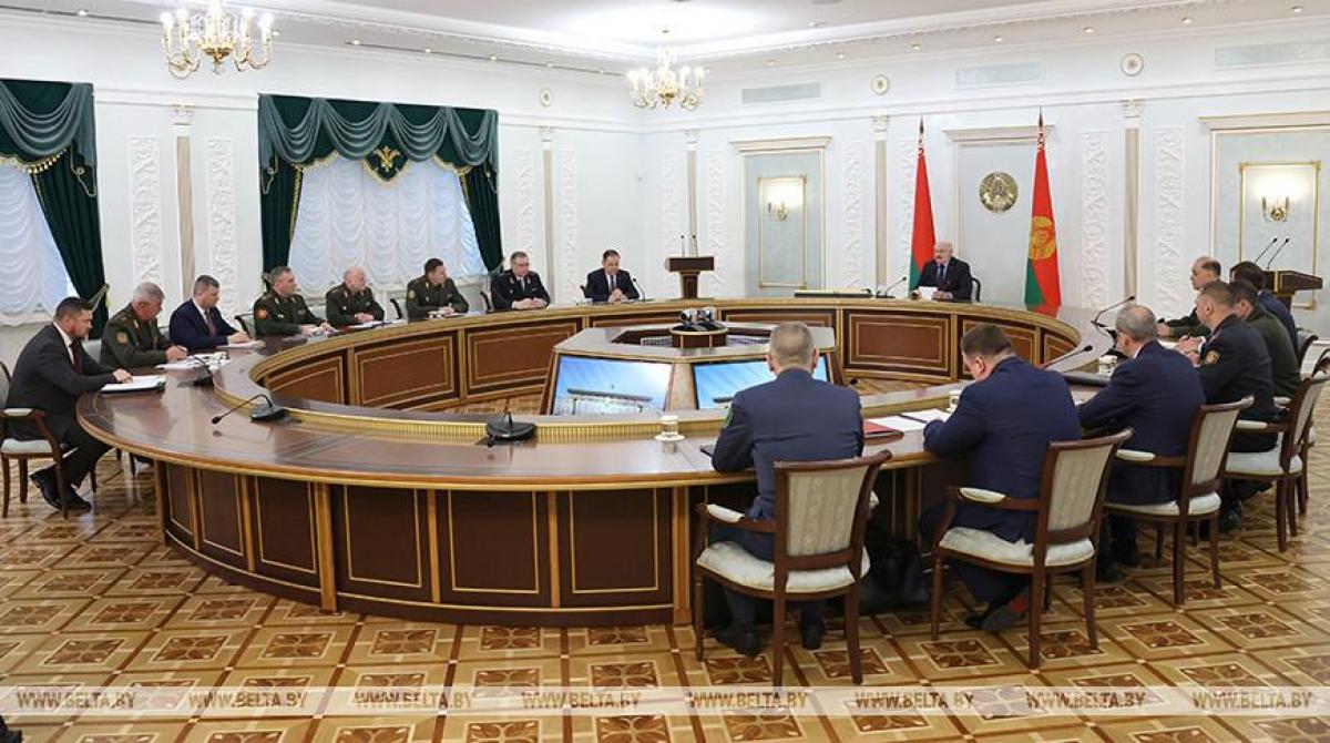Лукашенко зібрав нараду силовиків / фото Белта Лукашенко зібрав нараду силовиків / фото Белта