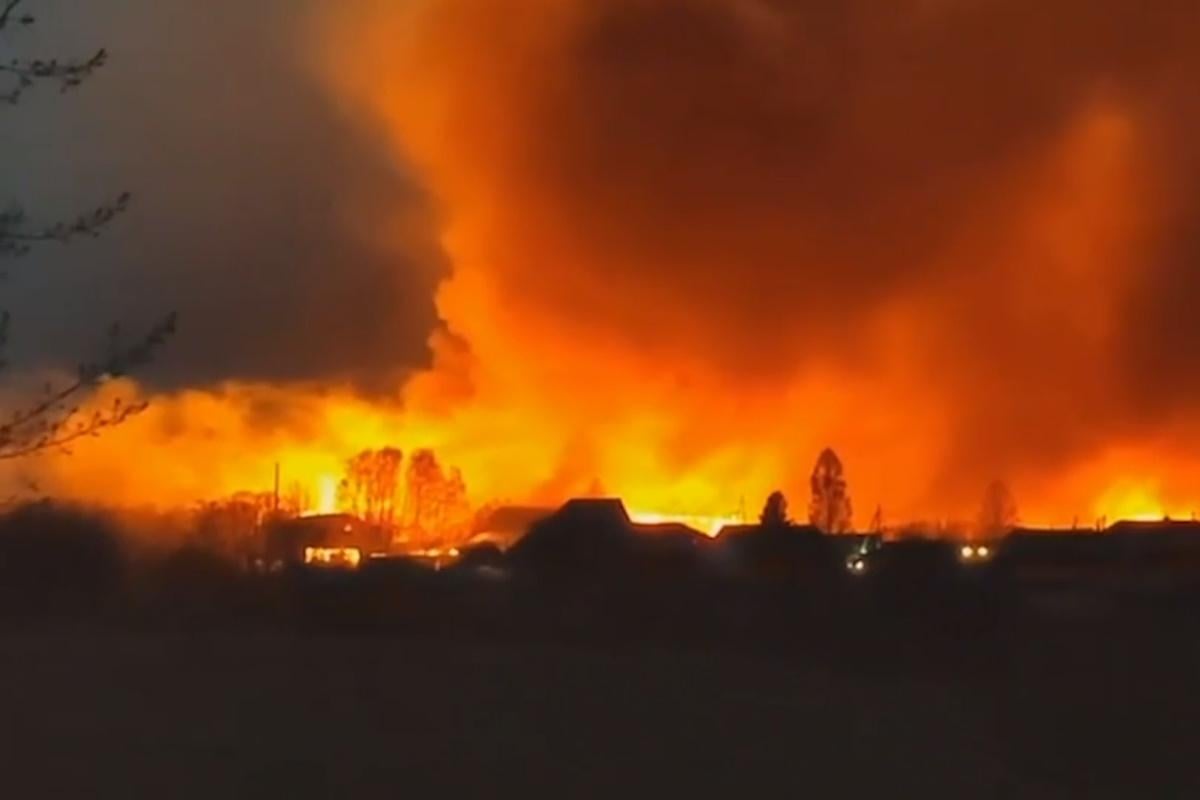 Село Успенка в России охватил пожар / скриншот Село Успенка в России охватил пожар / скриншот