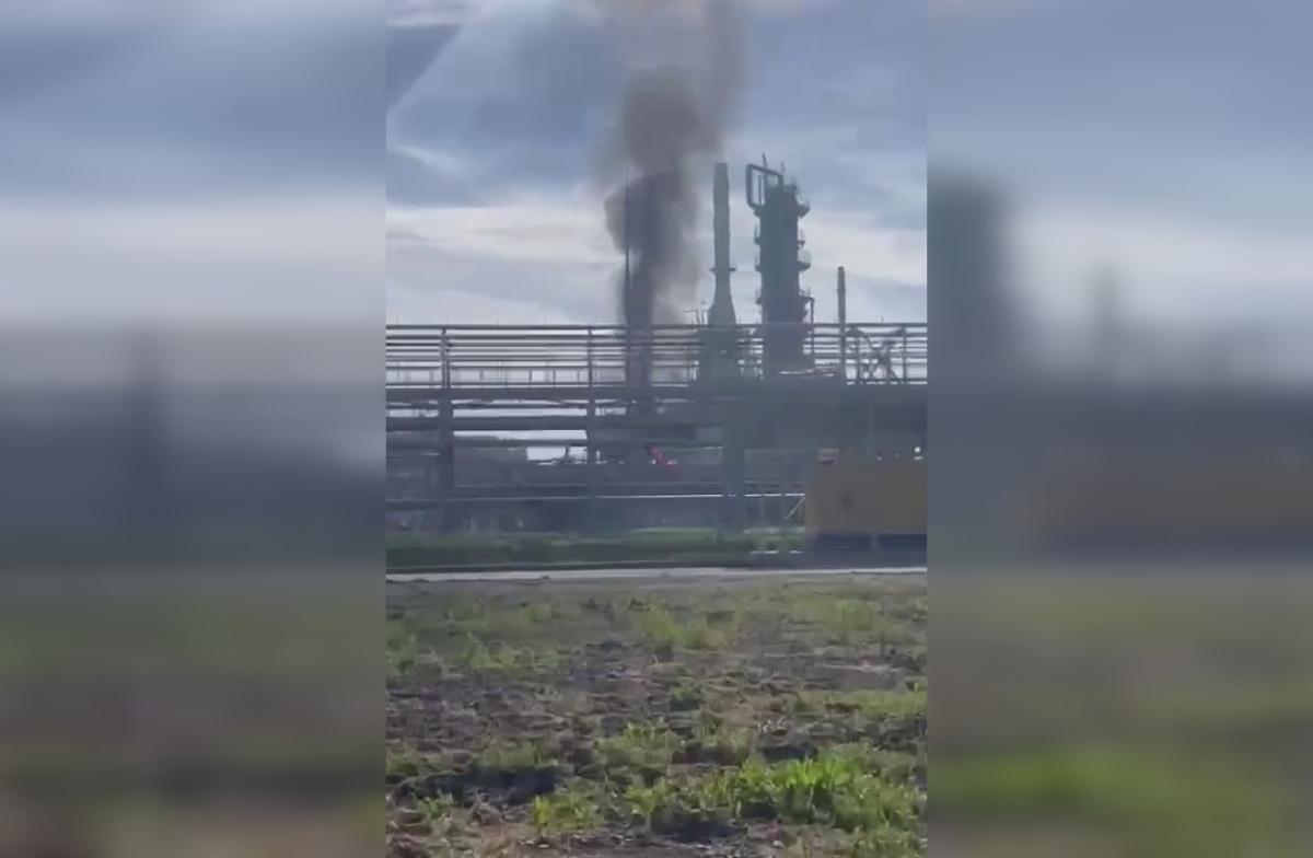 Вдруге за дві доби: у Росії знову палав НПЗ на Кубані / скріншот Вдруге за дві доби: у Росії знову палав НПЗ на Кубані / скріншот
