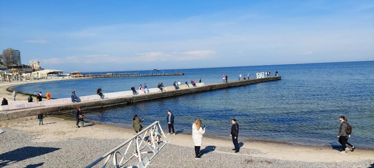 На "Аркадії" в Одесі вже не проштовхнутися / фото Лариса Козова