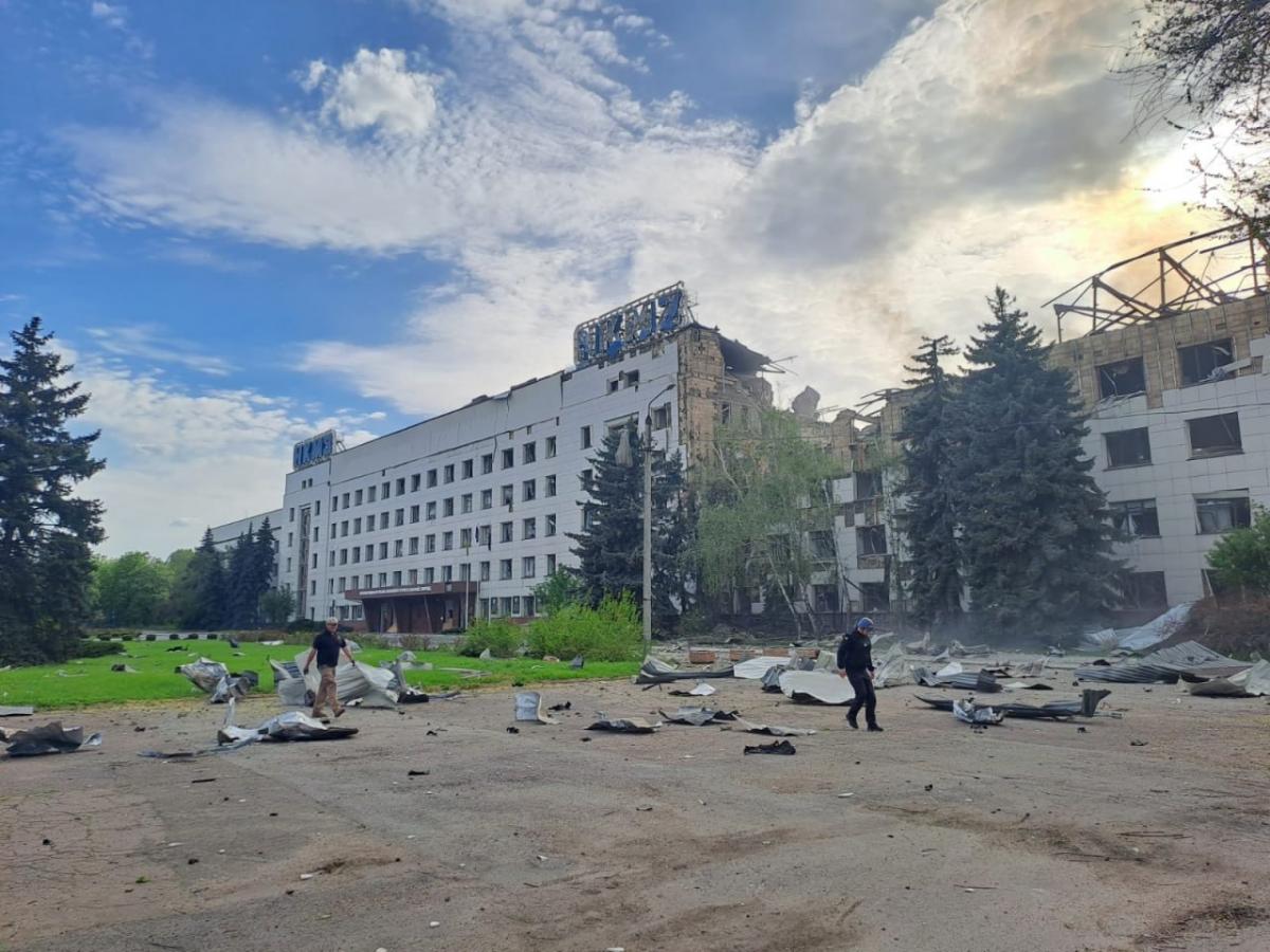 Окупанти масовано вдарили ракетами по заводах Донбасу (фото) Окупанти масовано вдарили ракетами по заводах Донбасу (фото)