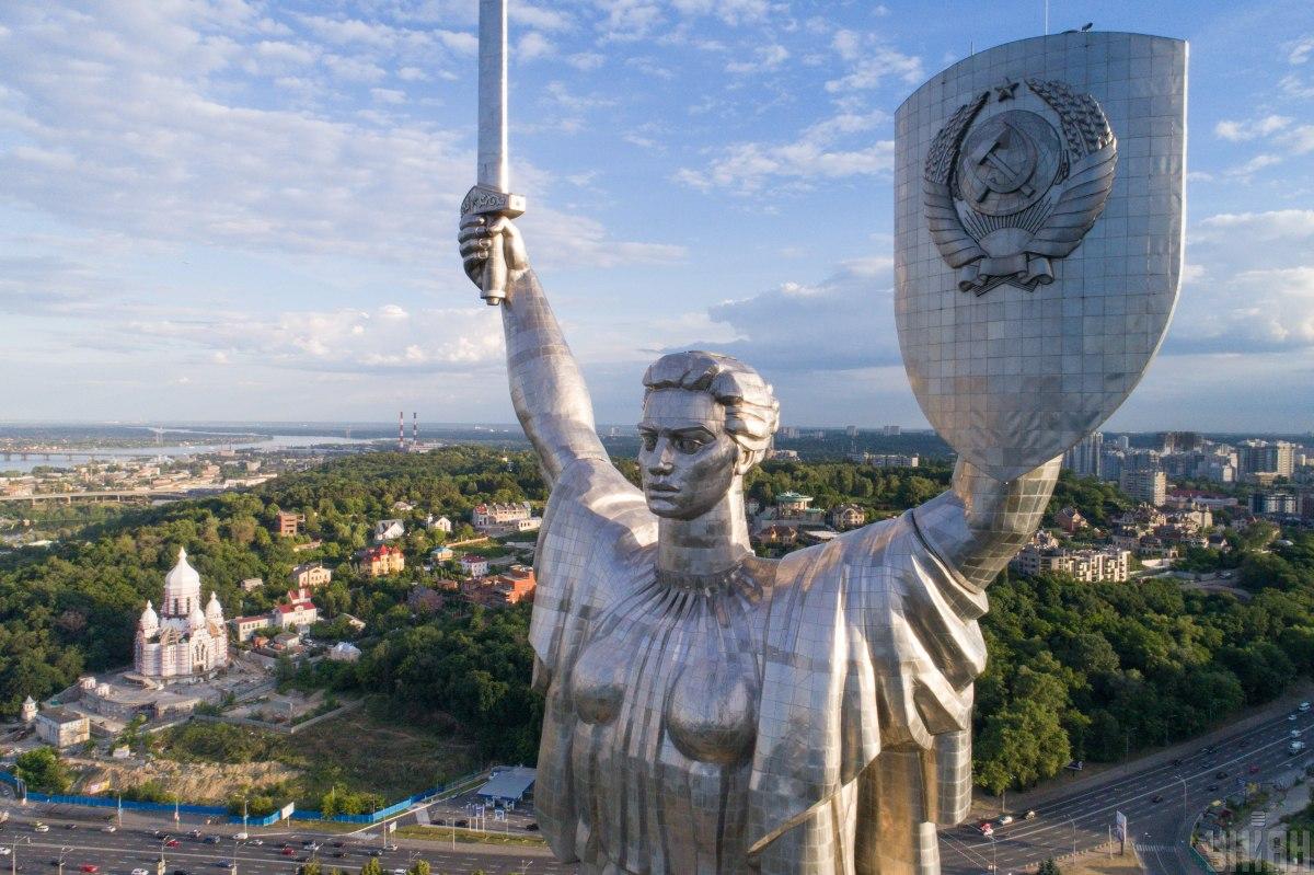 "Родина-мать" вскоре получит новый герб / фото УНИАН, Инна Соколовская "Родина-мать" вскоре получит новый герб / фото УНИАН, Инна Соколовская