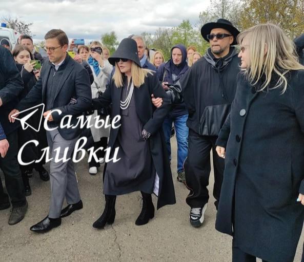 Алла Пугачова на похороні Юдашкіна / t.me