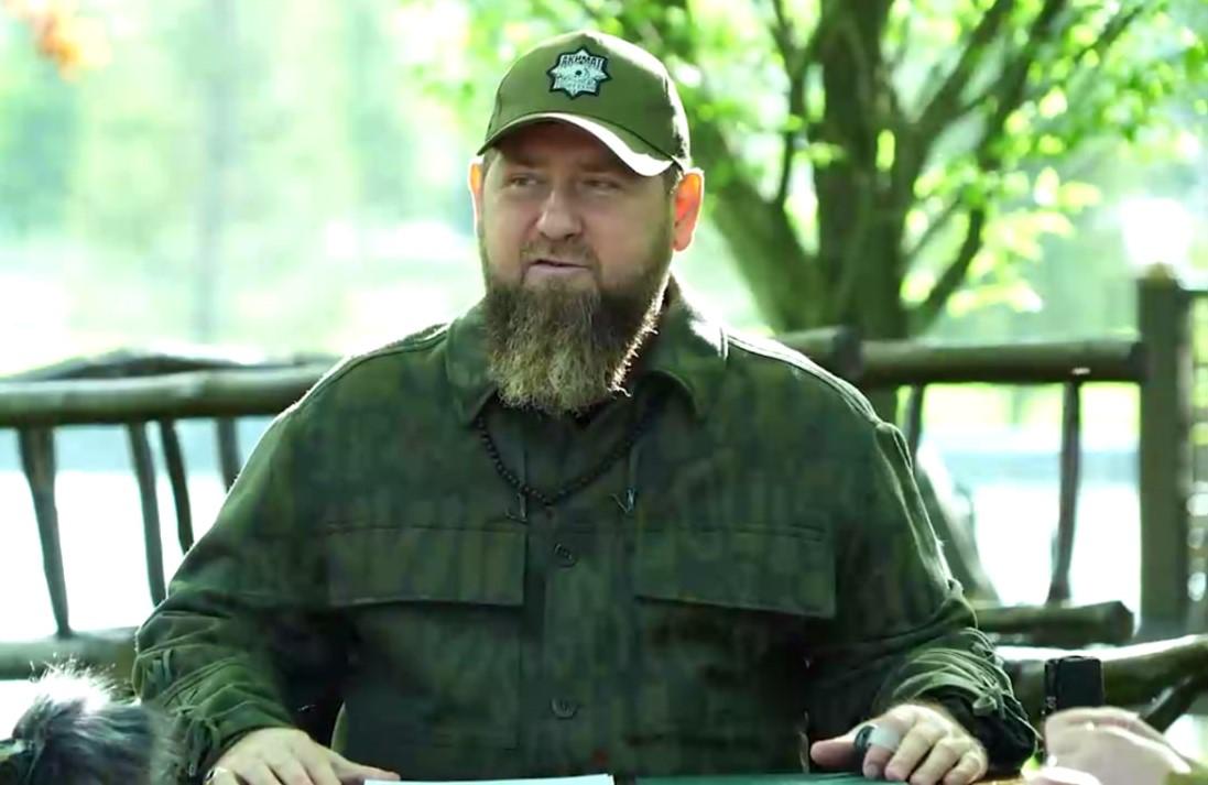Кадиров засвітив брендову куртку / скриншот Кадиров засвітив брендову куртку / скриншот