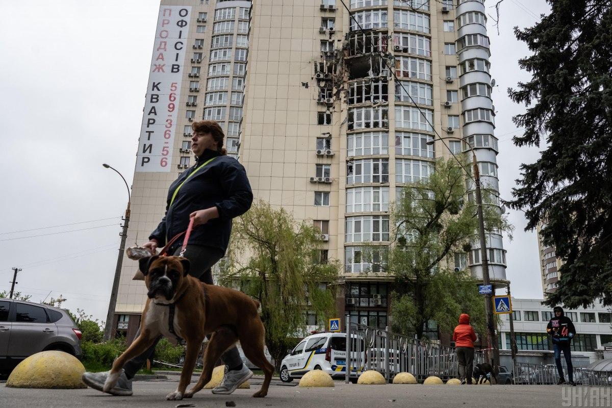 От взрывных волн, которые этой ночью были в небе над столицей, будут вылетать стекла. / фото УНИАН От взрывных волн, которые этой ночью были в небе над столицей, будут вылетать стекла. / фото УНИАН