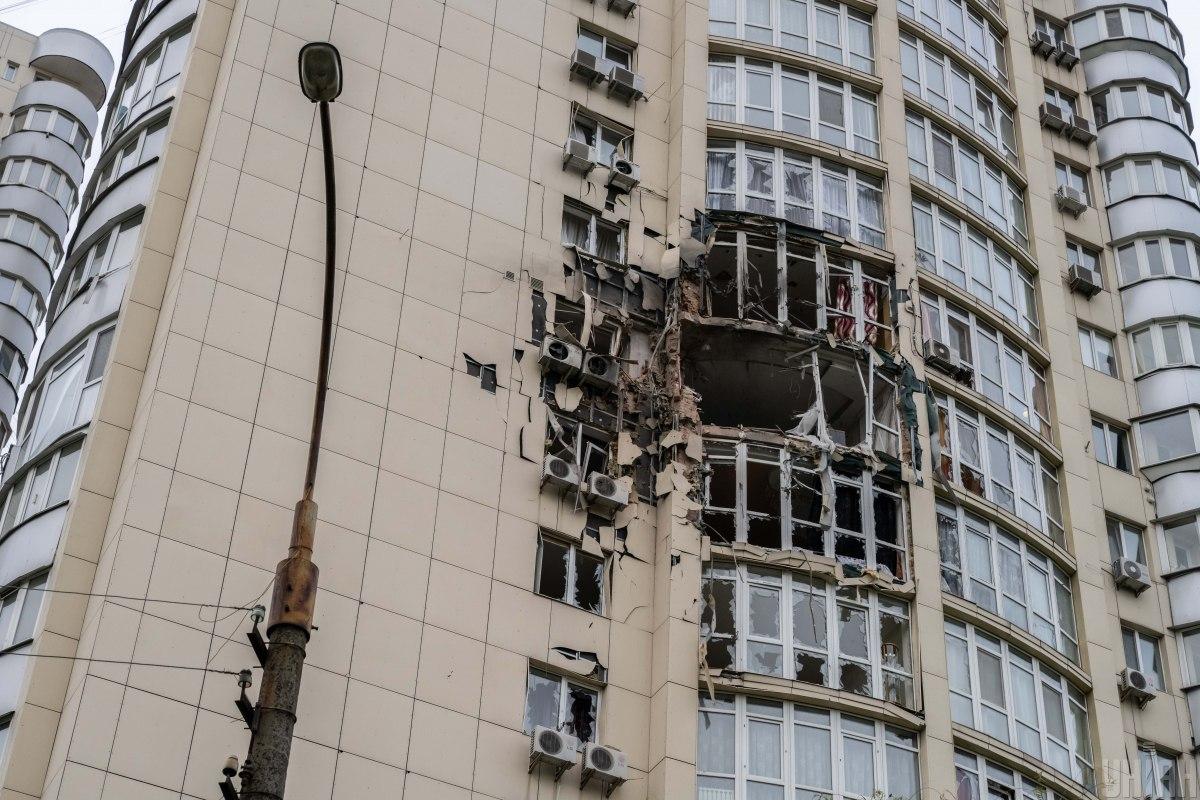 “Ми прокинулись в жаху”: мешканці пошкодженої багатоповерхівки в Києві розповіли про атаку РФ / фото УНІАН “Ми прокинулись в жаху”: мешканці пошкодженої багатоповерхівки в Києві розповіли про атаку РФ / фото УНІАН