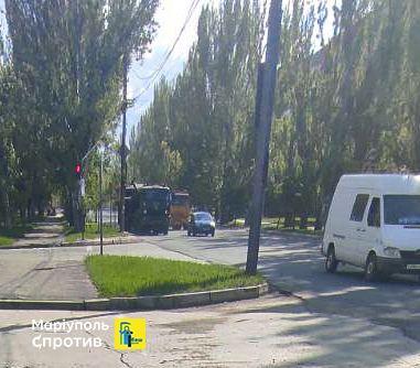 Андрющенко: Другу добу окупанти стягують в Маріуполь важку техніку та системи ППО Андрющенко: Другу добу окупанти стягують в Маріуполь важку техніку та системи ППО