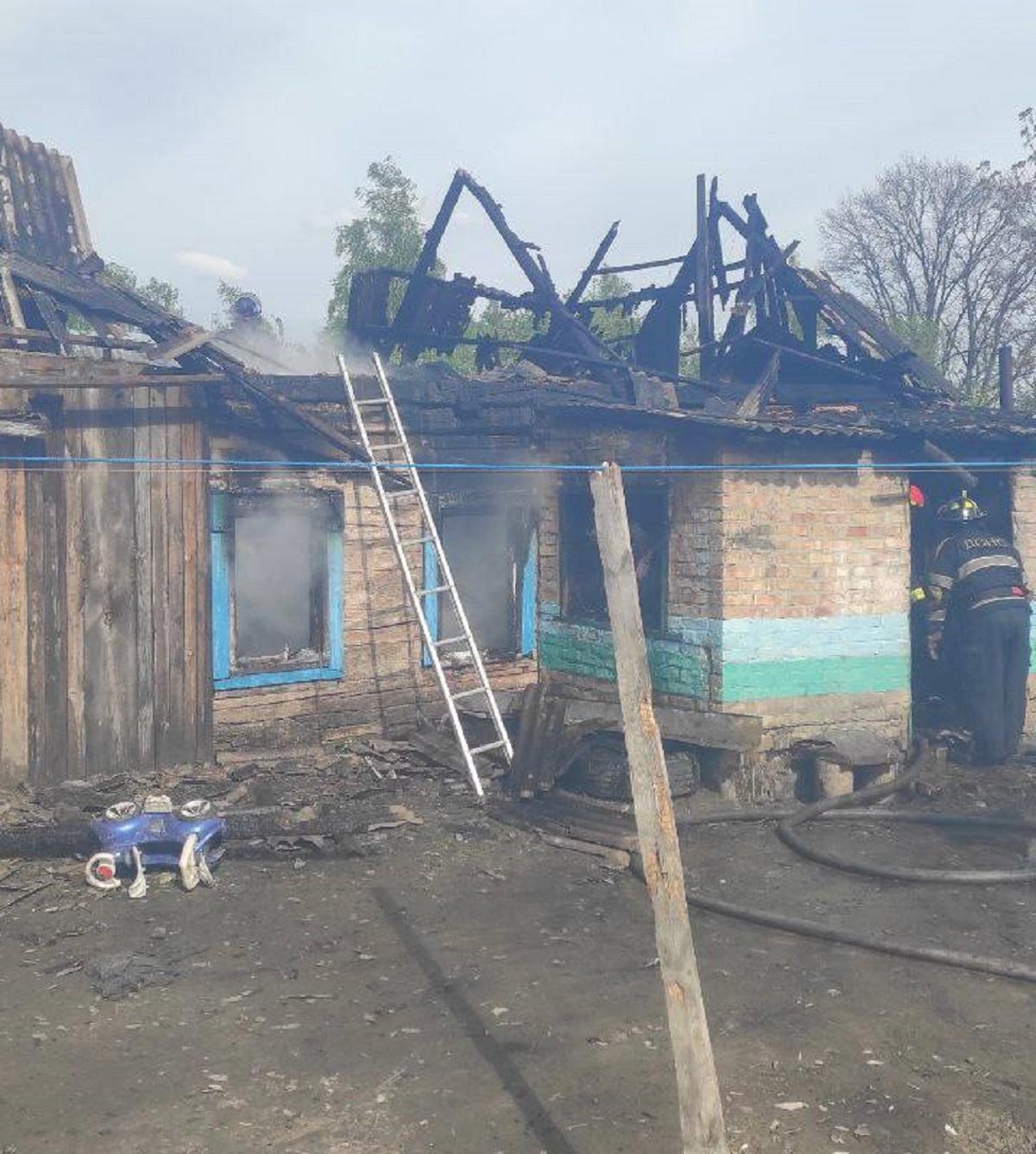 В Киевской области сгорел частный дом \ фото Андрей Небитов В Киевской области сгорел частный дом \ фото Андрей Небитов