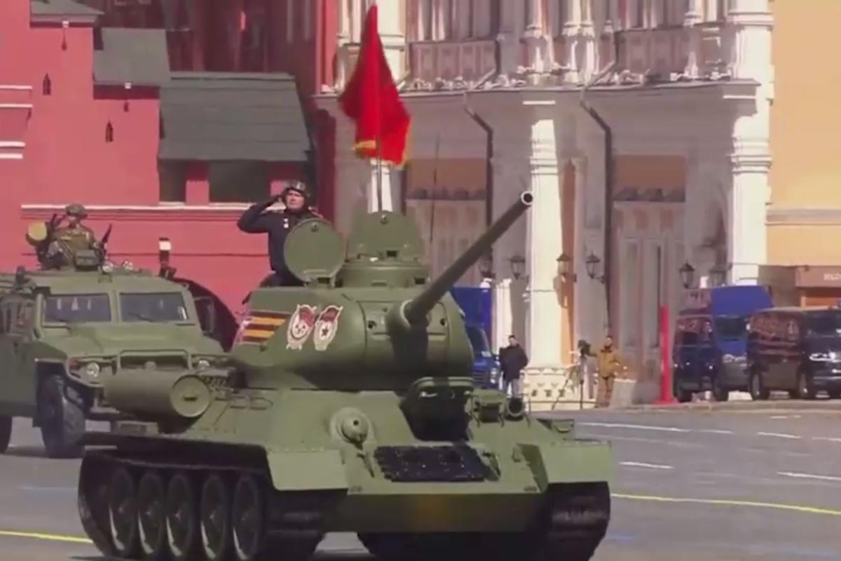 У параді взяв участь всього один танк / скріншот У параді взяв участь всього один танк / скріншот