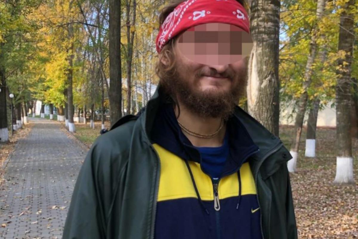 Мужчина, которого задержали в РФ из-за желто-синей одежды, оказался любителем "борща" / фото t.me/bazabazon Мужчина, которого задержали в РФ из-за желто-синей одежды, оказался любителем "борща" / фото t.me/bazabazon