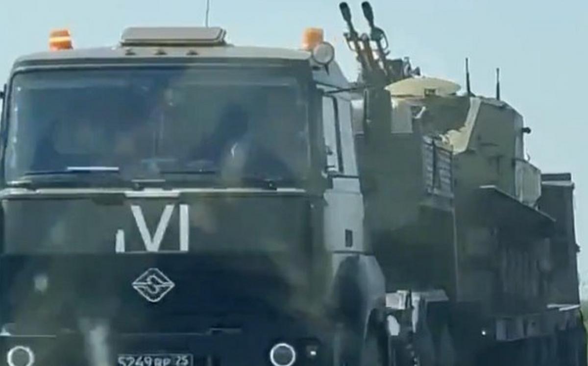 РФ використовує у війні проти України застарілі БТР-50 (перевозиться) / скріншот РФ використовує у війні проти України застарілі БТР-50 (перевозиться) / скріншот