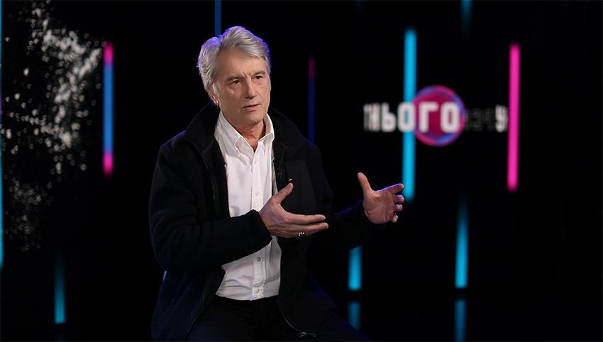 Михайло Поплавський і штучний інтелект у фільмі 'Ректор. Університет майбутнього' Михайло Поплавський і штучний інтелект у фільмі 'Ректор. Університет майбутнього'
