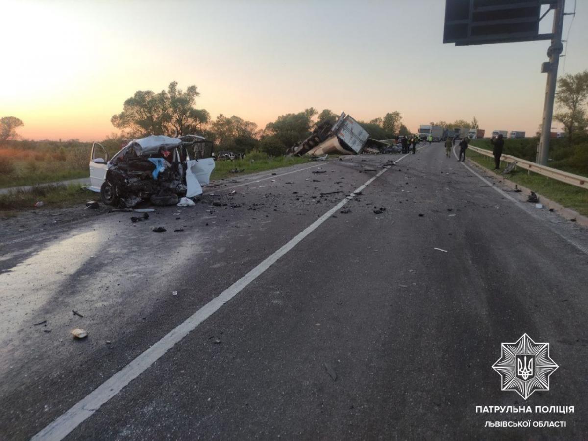 Small children died in an accident on the Kyiv-Chop highway / photo t.me/lvivpatrolpolice