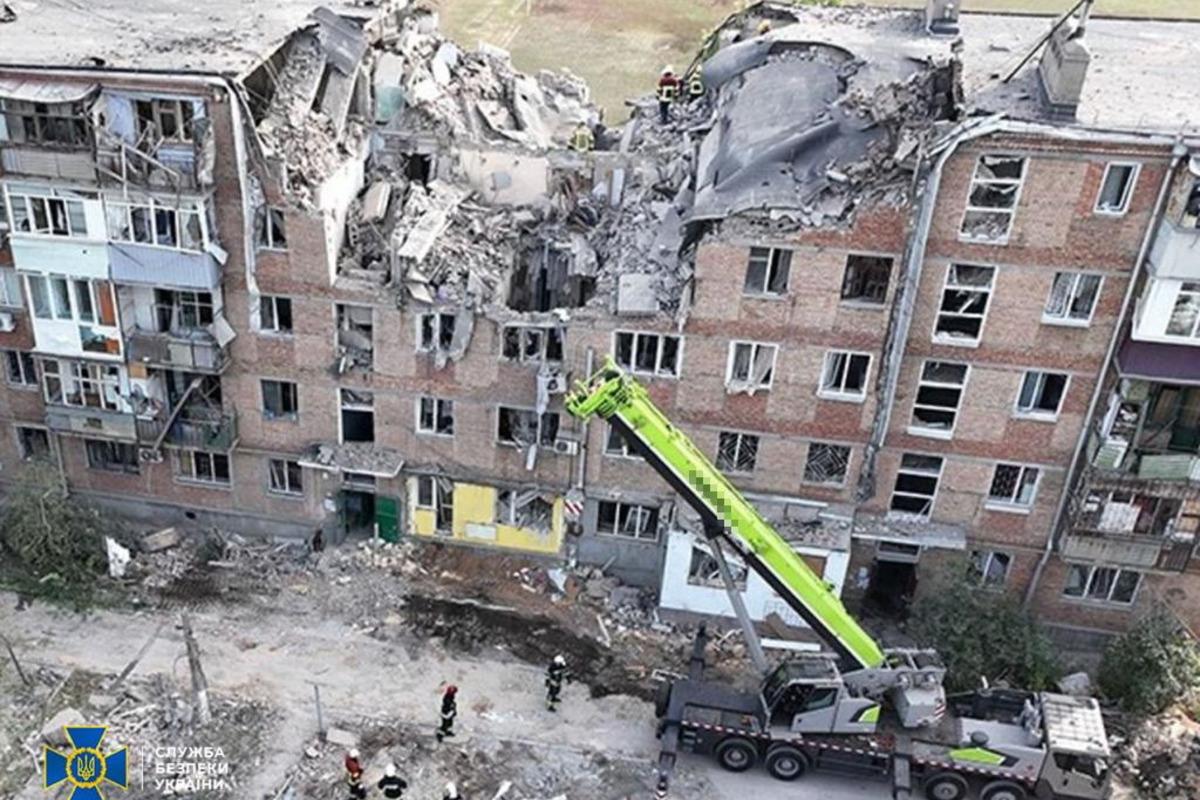 СБУ затримала таксиста-корегувальника по багатоповерхівці в Миколаєві, яку зруйнували 11 листопада / фото прес-служба Служби безпеки України СБУ затримала таксиста-корегувальника по багатоповерхівці в Миколаєві, яку зруйнували 11 листопада / фото прес-служба Служби безпеки України