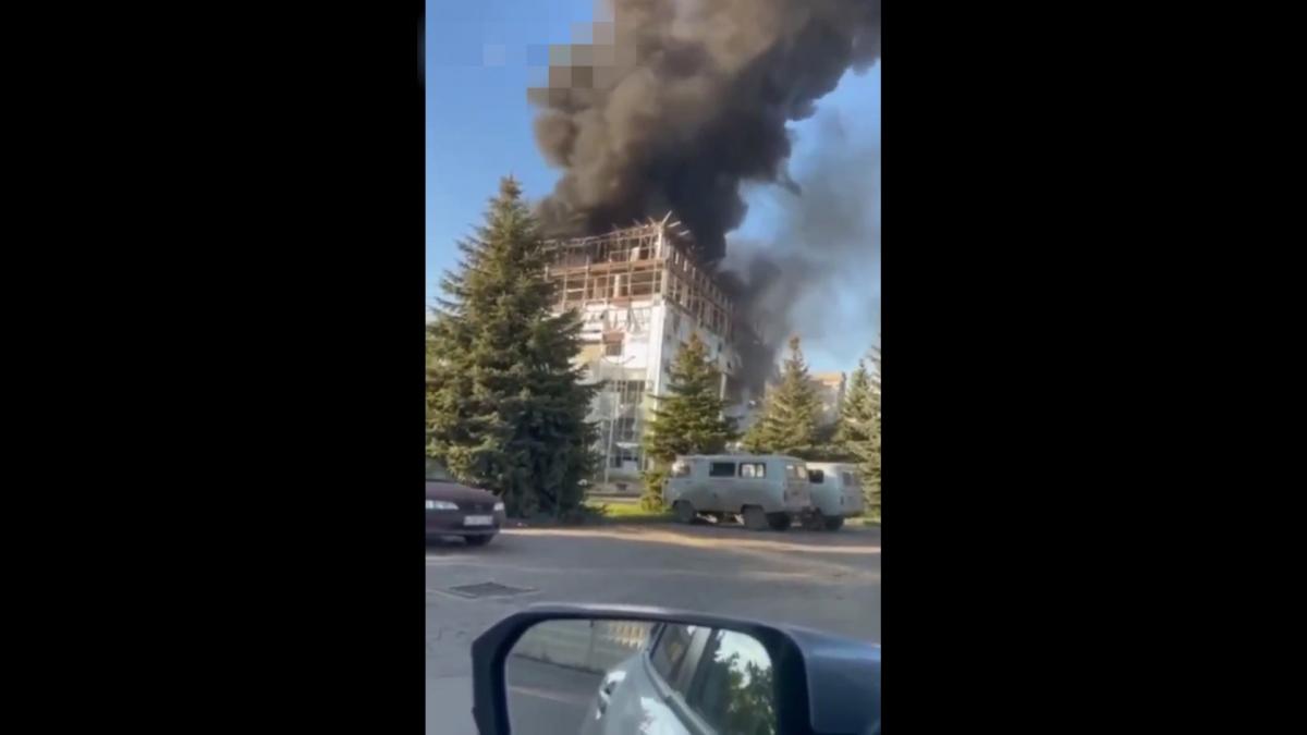 Крыша здания завода полностью уничтожена / Скриншот Крыша здания завода полностью уничтожена / Скриншот