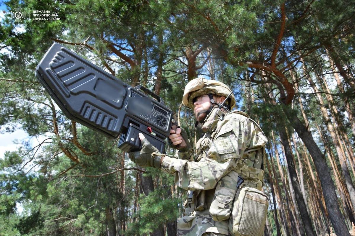 Під Бахмутом прикордонники приземлили ворожі безпілотники / фото t.me/DPSUkr Під Бахмутом прикордонники приземлили ворожі безпілотники / фото t.me/DPSUkr