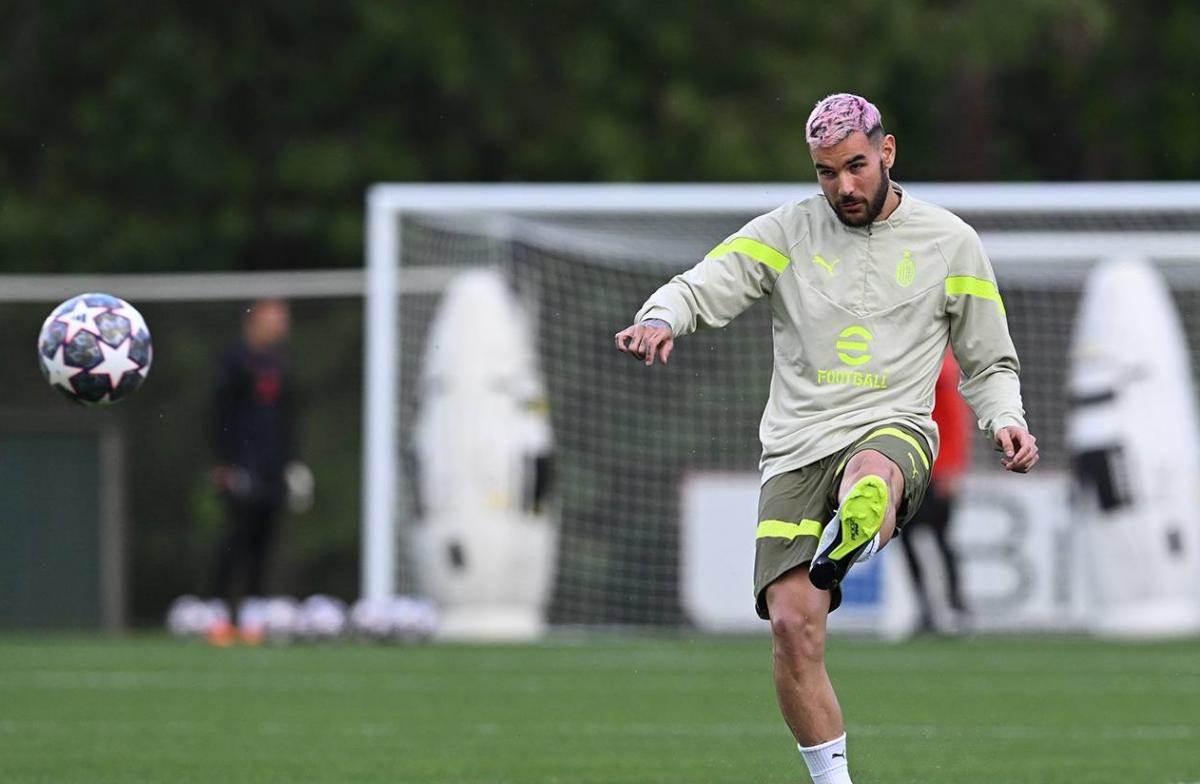 "Мілану" потрібно забивати мінімум два м'ячі / фото www.facebook.com/ACMilan "Мілану" потрібно забивати мінімум два м'ячі / фото www.facebook.com/ACMilan