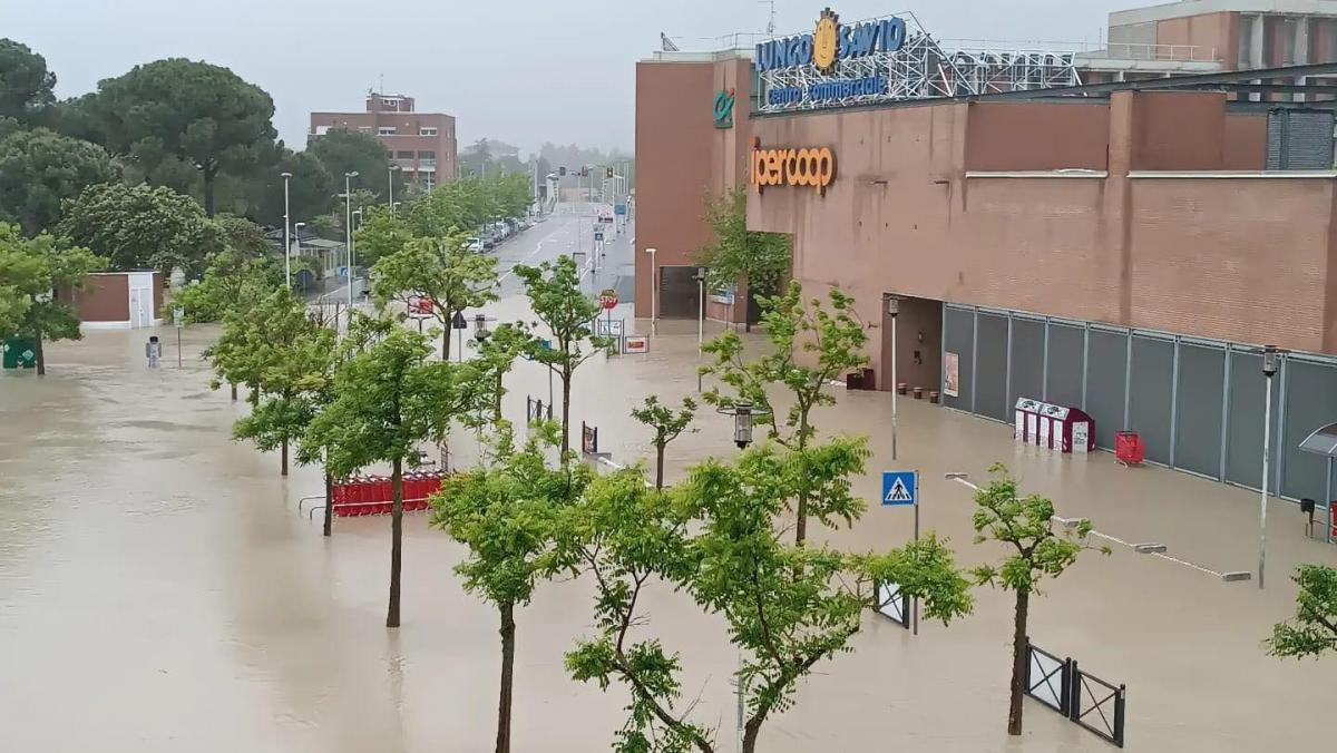 Север Италии ушел под воду / фото MeteoNews24/Facebook Север Италии ушел под воду / фото MeteoNews24/Facebook