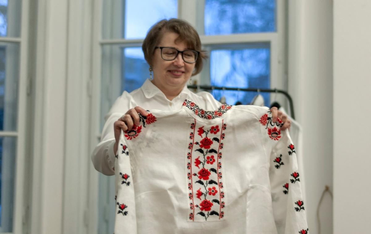 Майстриня Тетяна Зез розповіла секрети вишиванки Залужного / фото Facebook Тетяни Зез Майстриня Тетяна Зез розповіла секрети вишиванки Залужного / фото Facebook Тетяни Зез