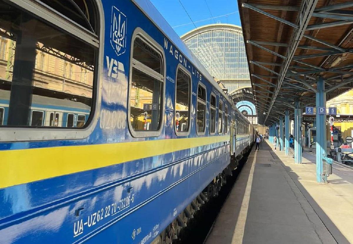 Низка потягів затримуються на 5-6 годин / фото facebook.com/Ukrzaliznytsia Низка потягів затримуються на 5-6 годин / фото facebook.com/Ukrzaliznytsia
