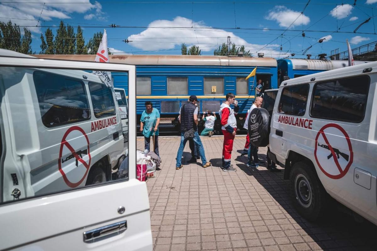 Усім необхідним медичним обладнанням потяг забезпечує організація "Лікарі без кордонів" / фото надане прес-службою "Лікарі без кордонів"