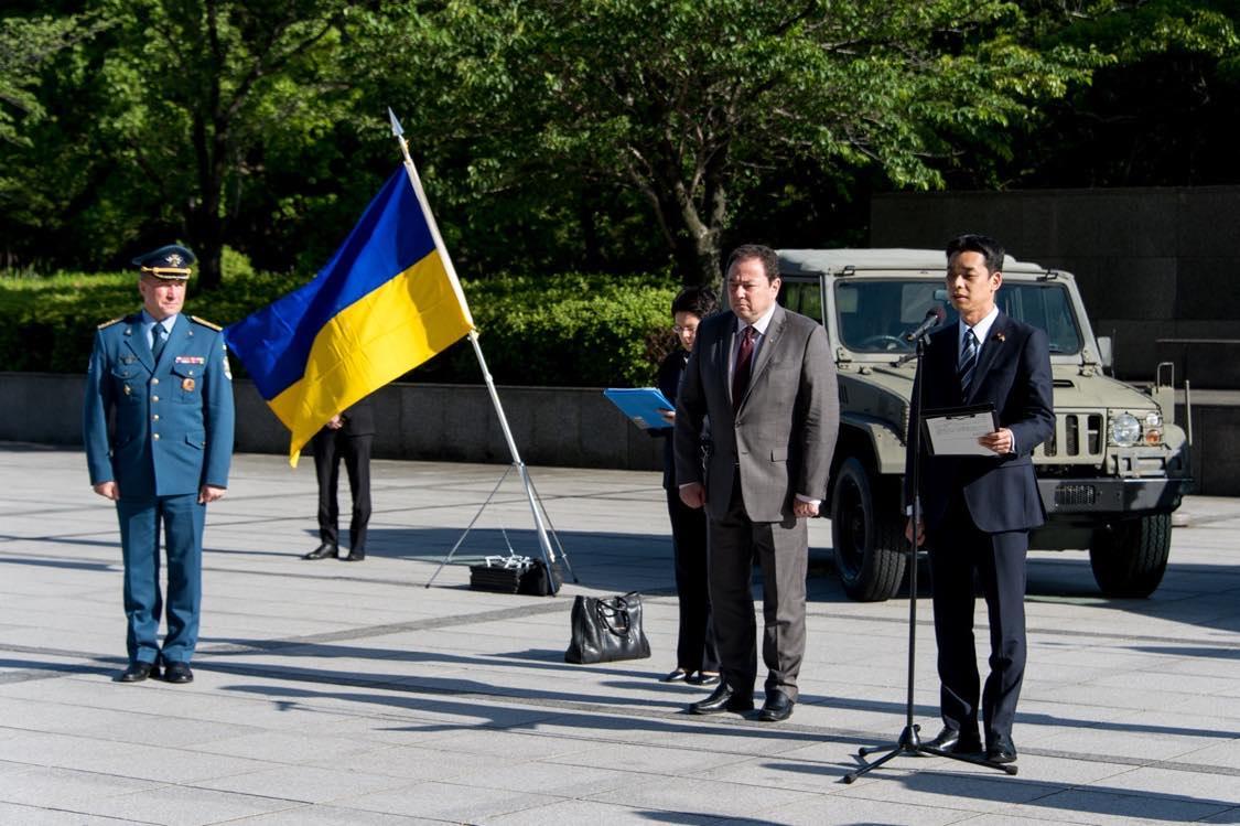 Япония передала Украине 100 автомобилей / фото facebook.com/s.v.korsunsky Япония передала Украине 100 автомобилей / фото facebook.com/s.v.korsunsky