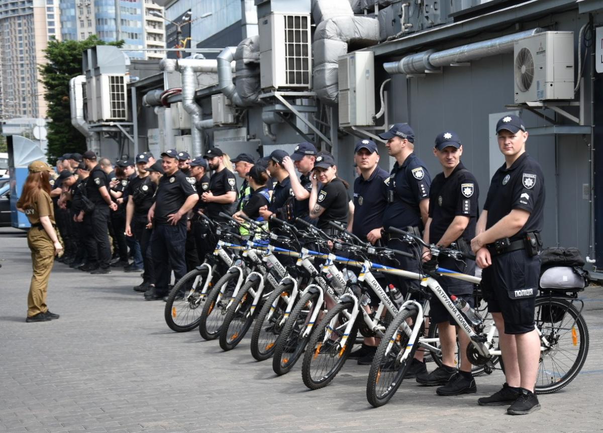 За безпекою слідкуватимуть піші та вело-патрулі / фото od.npu.gov.ua За безпекою слідкуватимуть піші та вело-патрулі / фото od.npu.gov.ua