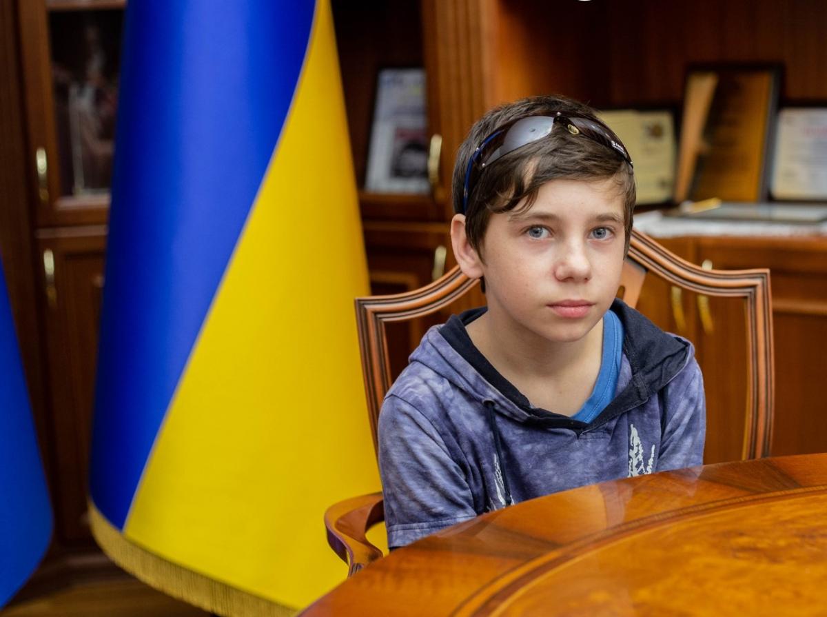 Україна повернула ще одну викрадену росіянами дитину / фото Facebook / Дмитро Лубінець