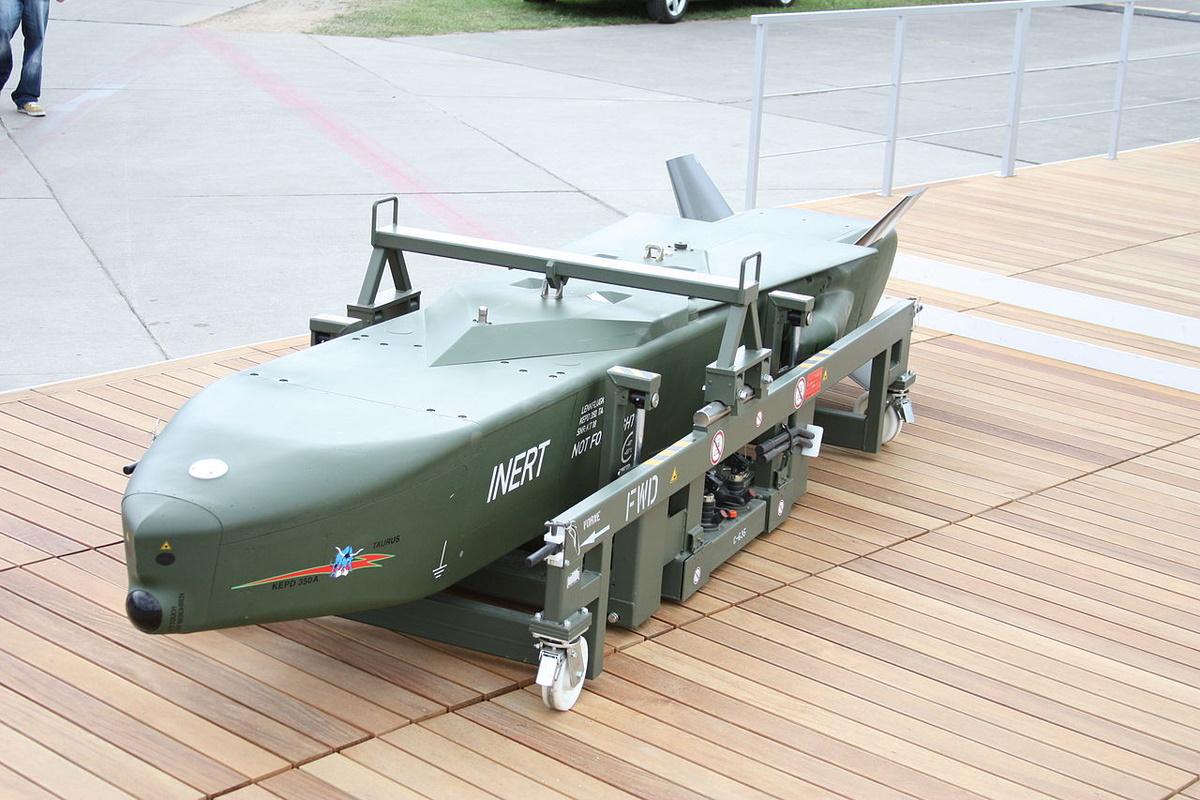 Германия планирует модифицировать крылатые ракеты Taurus перед отправкой их Украине / фото wikimedia.org Германия планирует модифицировать крылатые ракеты Taurus перед отправкой их Украине / фото wikimedia.org