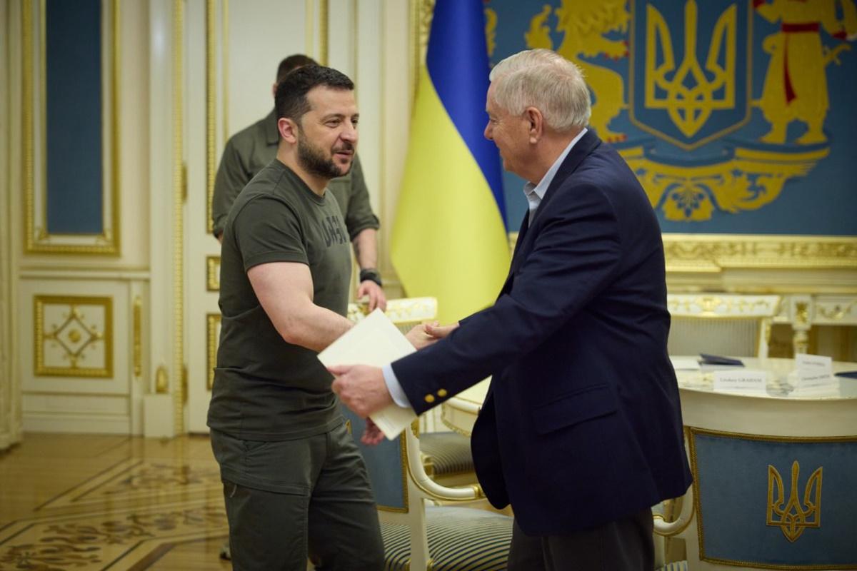 В пятницу Зеленский встречался с Грэмом / фото president.gov.ua В пятницу Зеленский встречался с Грэмом / фото president.gov.ua