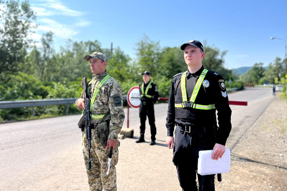 Несколько силовых ведомств действовали вместе, чтобы схватить нарушителей границы / иллюстративное фото dpsu.gov.ua Несколько силовых ведомств действовали вместе, чтобы схватить нарушителей границы / иллюстративное фото dpsu.gov.ua