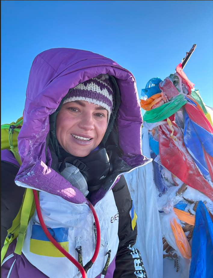 Під час сходження на Еверест експедиція була ізольована від новин, тому Самойлова лише зараз дізналася, як бомбили Україну / фото надані героїнею