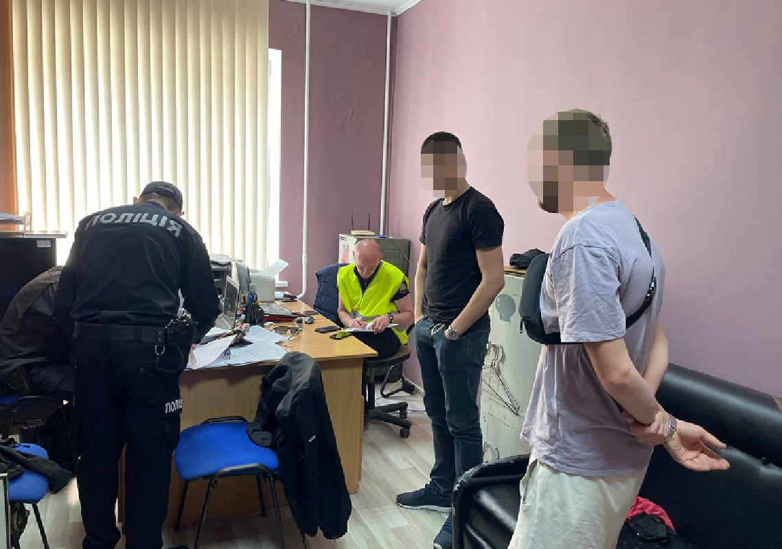 Поліція затримала чоловіків, які знімали роботу ППО / фото ГУНП Поліція затримала чоловіків, які знімали роботу ППО / фото ГУНП