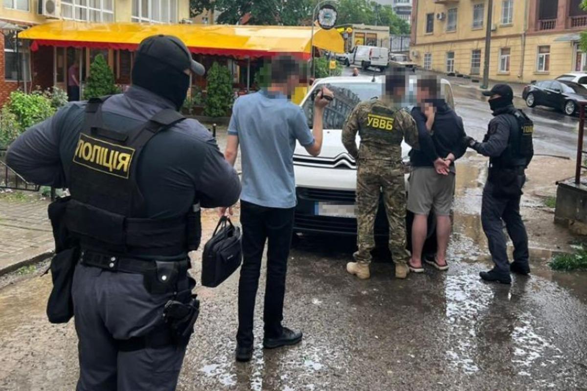 В Одесской области заблокировали "трансфер" уклонистов из Украины, который организовали таксисты / фото управления Нацполиции Одесской области В Одесской области заблокировали "трансфер" уклонистов из Украины, который организовали таксисты / фото управления Нацполиции Одесской области