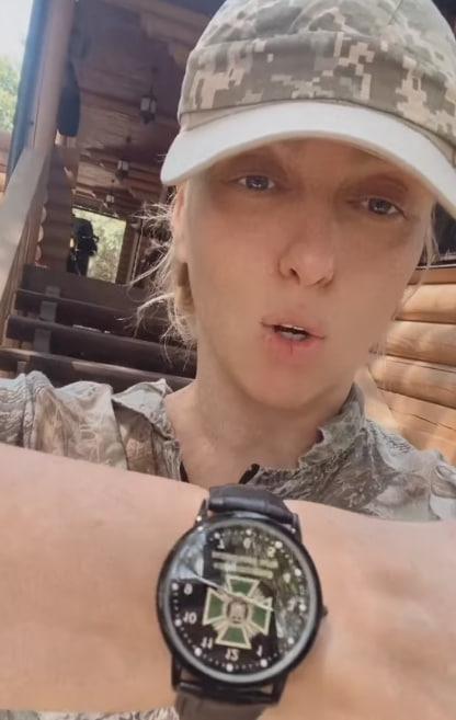 Оля Полякова похвасталась подарком от военных / скриншот Оля Полякова похвасталась подарком от военных / скриншот