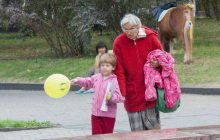 "Не хочу повертатись": дочка найстаршої матері України розповіла про її знущання