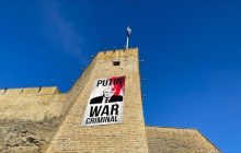 В приграничной с РФ эстонской Нарве оригинально поздравили россиян з 9 мая (фото)