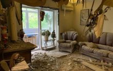 "Донатьте на ВСУ!": Ракета разрушила дом известного блогера, он показал последствия "прилёта"