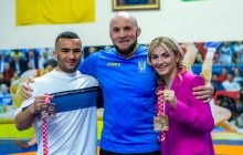В Киеве наградили денежными премиями двух чемпионов Европы по вольной борьбе (фото)