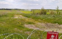 Проигнорировали табличку с предупреждением: на Ривненщине в поле подорвался трактор (фото)