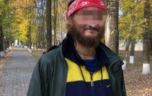 Скандал на 9 мая: мужчина в желто-синей одежде оказался любителем "борща"