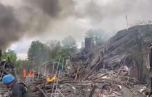 Окупанти обстріляли Слов'янськ ракетами С-300: місто палає, є значні руйнування (відео)