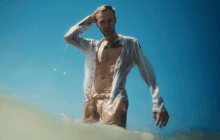 Макс Барських представив новий кліп, в якому проїхався Києвом на коні (відео)