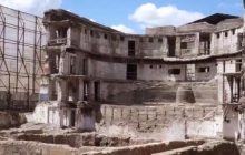 Оккупанты поставили крест на Драмтеатре Мариуполя: восстановление руины прекращено (видео)