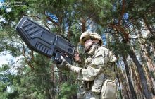 Українські воїни вправно використали антидронову рушницю під Бахмутом: приземлено дві "пташки"