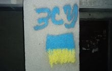 Партизаны "забомбили" Донецк и Луганск украинской символикой (фото)