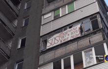 В Маріуполі окупанти виживають українців з квартир, щоб знести будинок (відео)