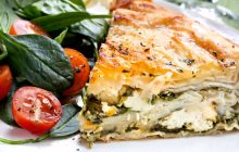 По-особенному вкусно: готовим греческий пирог с сыром на скорую руку